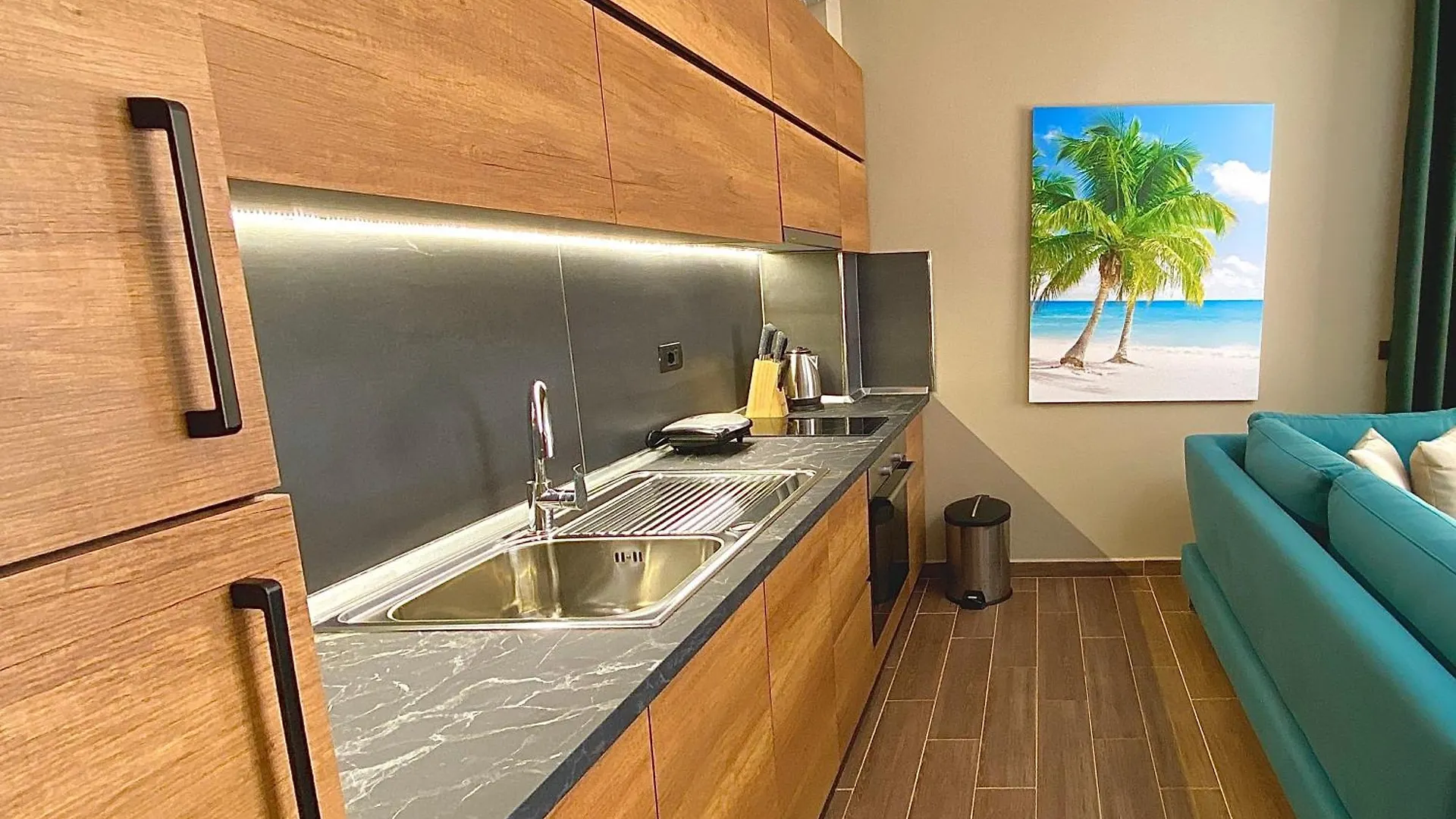 Eka Luxury Beachfront Two-Bedroom Apartment Vlorë