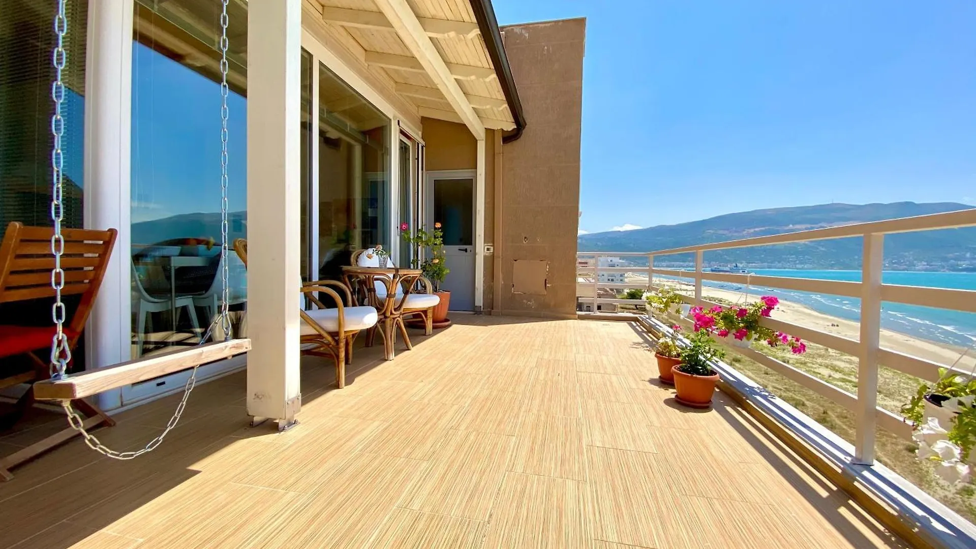 Eka Luxury Beachfront Two-Bedroom Apartment Vlorë 0*,  Albanien