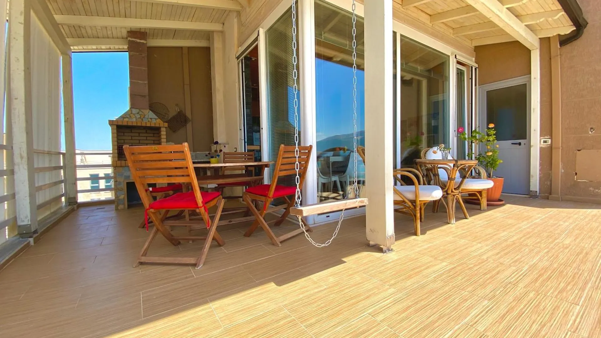 Eka Luxury Beachfront Two-Bedroom Apartment Vlorë