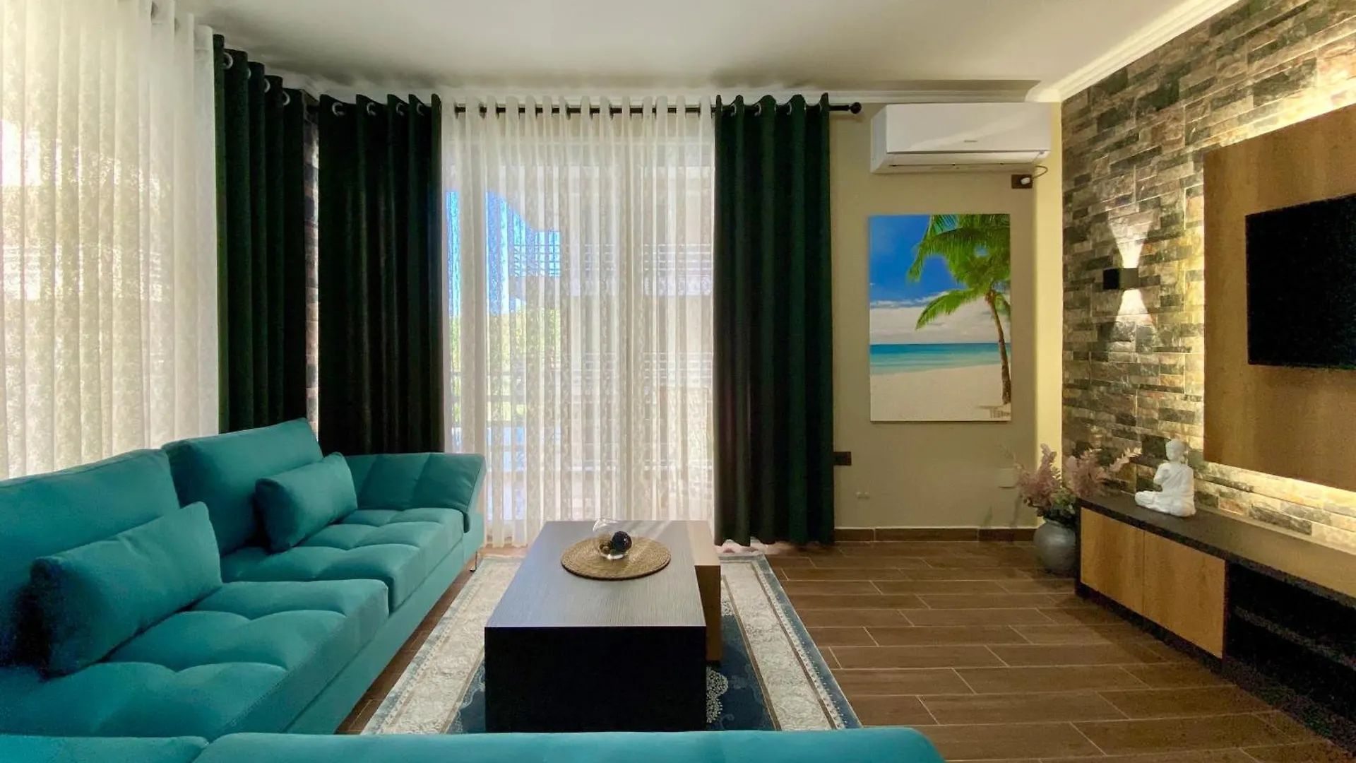 Eka Luxury Beachfront Two-Bedroom Apartment Vlorë