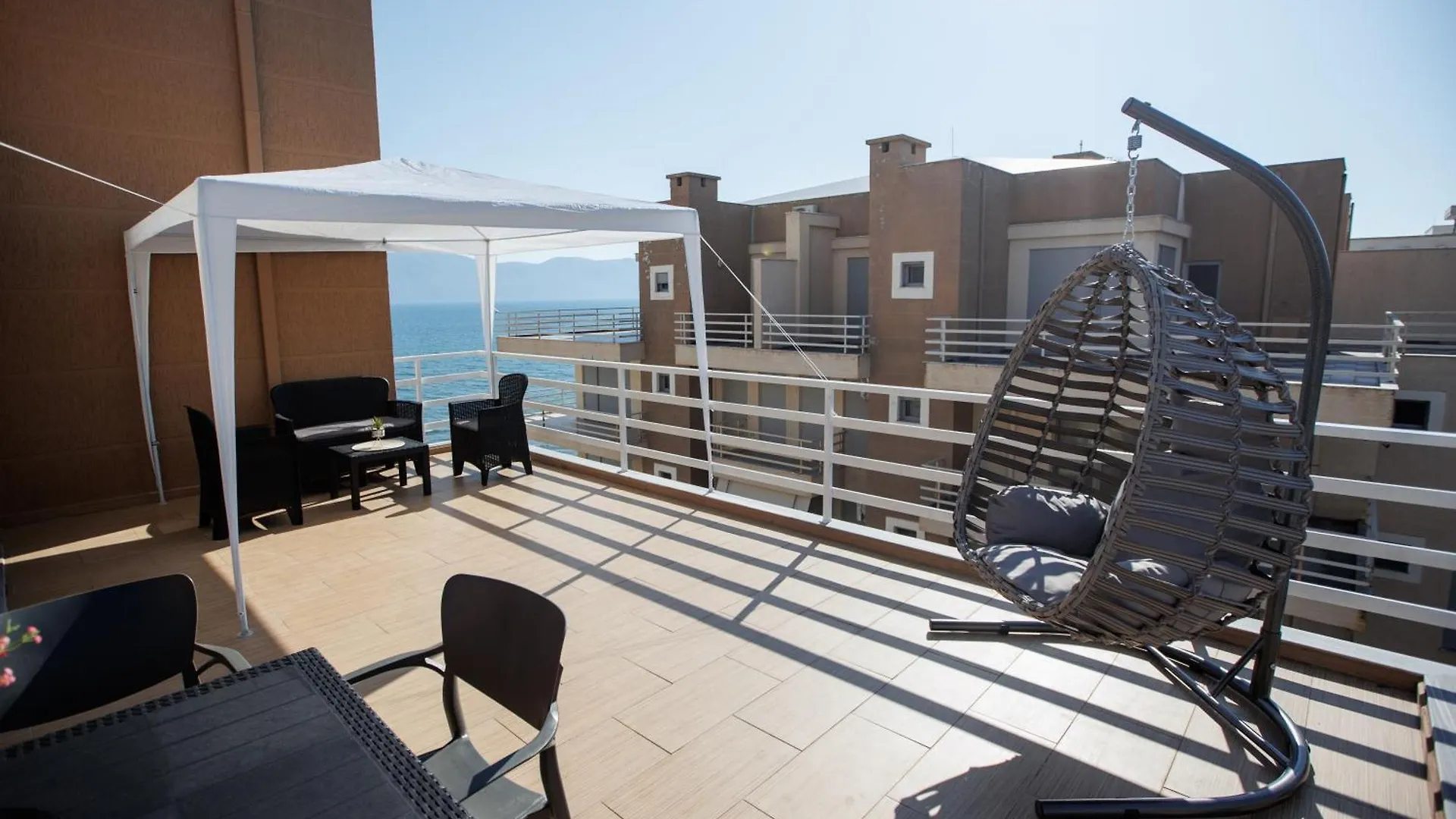 Eka Luxury Beachfront Two-Bedroom Apartment Vlorë