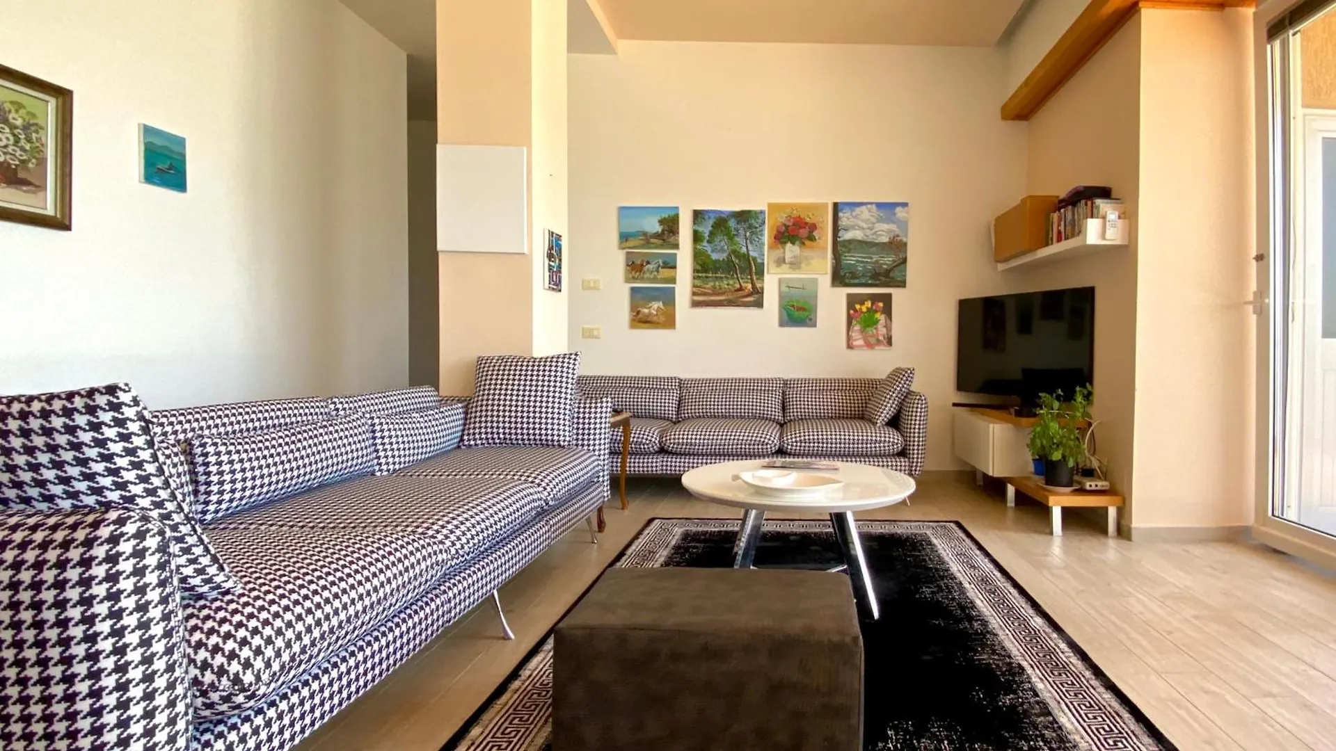 Eka Luxury Beachfront Two-Bedroom Apartment Vlorë Albanien
