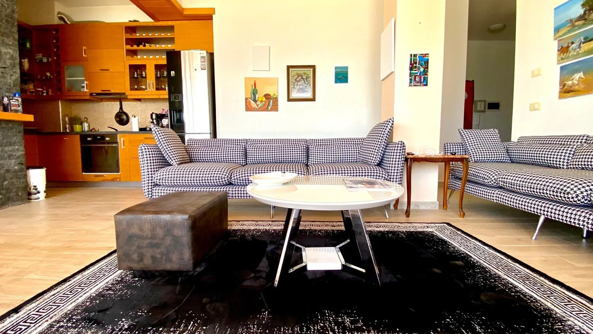 Eka Luxury Beachfront Two-Bedroom Apartment Vlorë